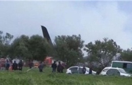 Hiện trường rơi máy bay quân sự Algeria khiến gần 200 người thiệt mạng